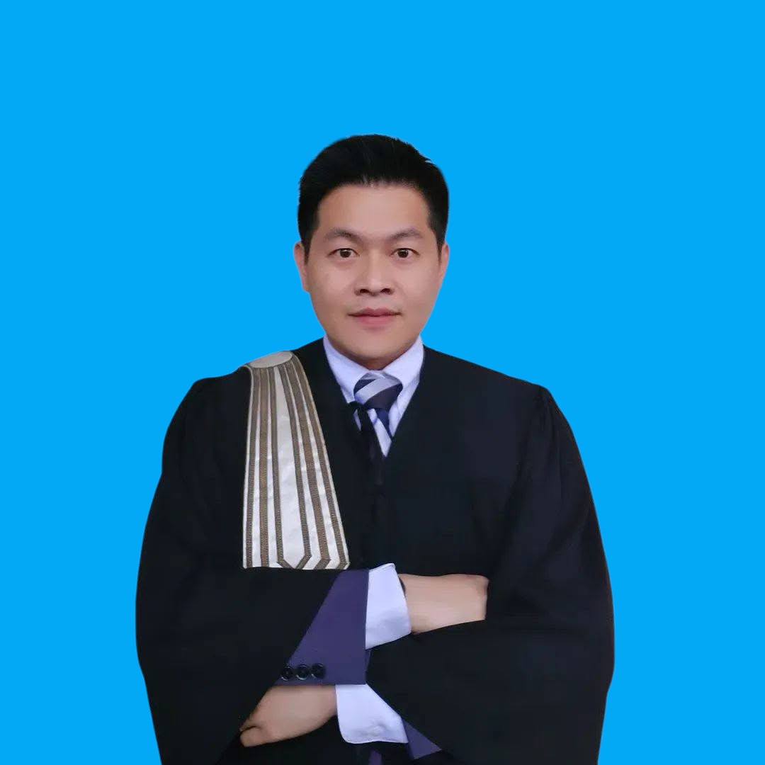 นายถาวร กาญจนา